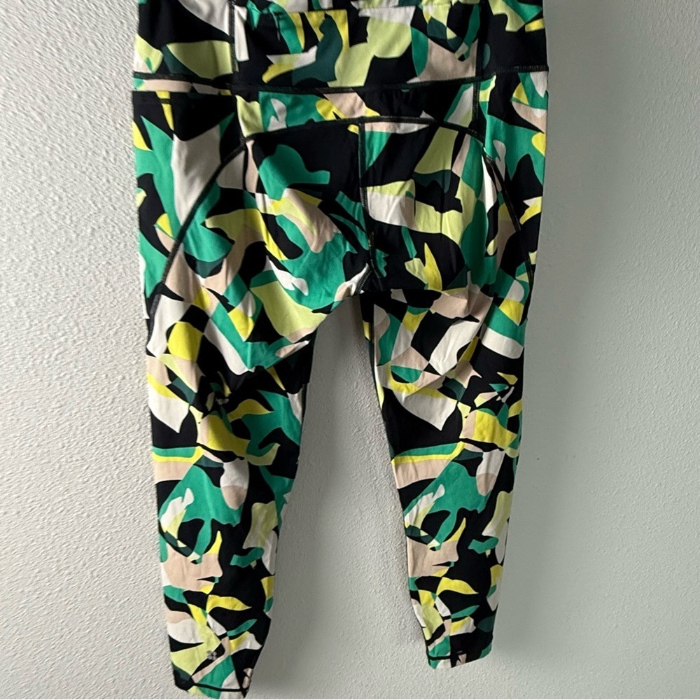 Sweaty Betty Power 7/8 Workout Leggings Green Camo Figure Casual Women’s 8-10 - Picture 8 of 11